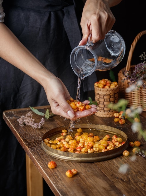 Kucharz przygotowujący danie